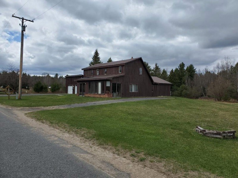 Town of Franklin. Two family home in Town of Frahnklin on 12.5 mostly